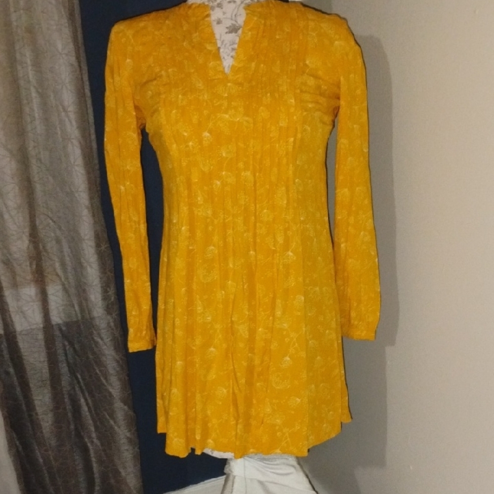 Old Navy Yellow V-Neck Long Sleeve Sweater Dress
